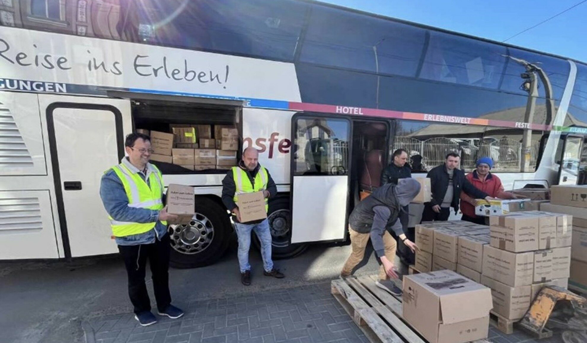 Pakete zum Leben für Ostern 2025